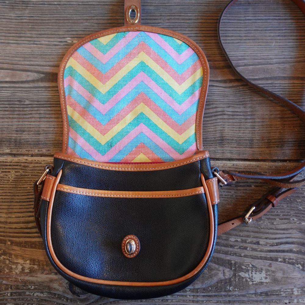 Dooney & Bourke Crossbody Bag Black Tan Pebble Leather Chevron Preppy Equestrian - Picture 3 of 15